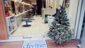 ディバイン金町店のクリスマスツリー